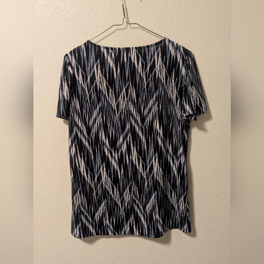 Adrienne Vittadini Stylish Navy and White Women's Top - Picture 2 of 4